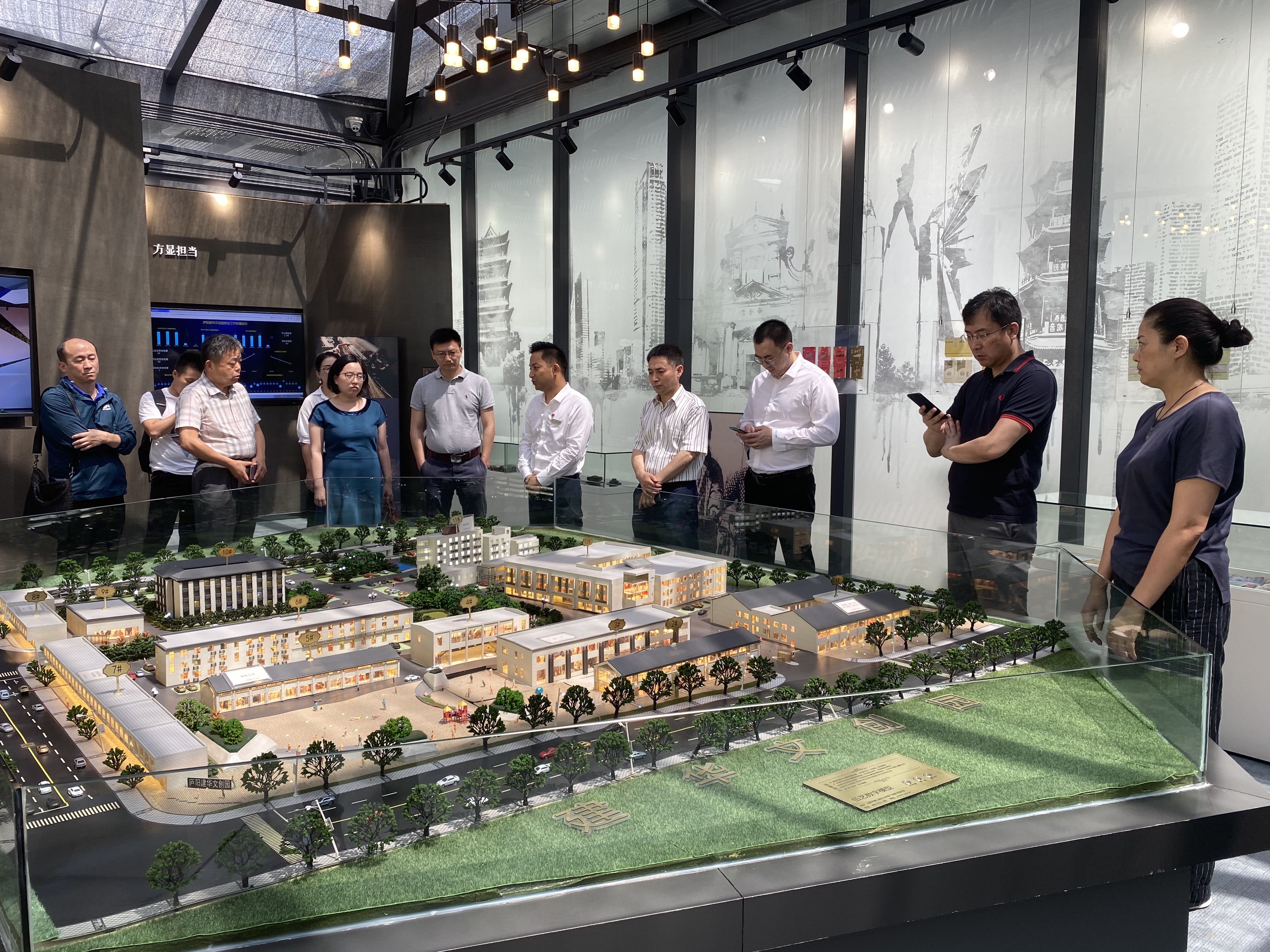 岳阳市投促局副局长胡亚斌 率来肥企业家莅临庐阳j9国际站备用文创园互换