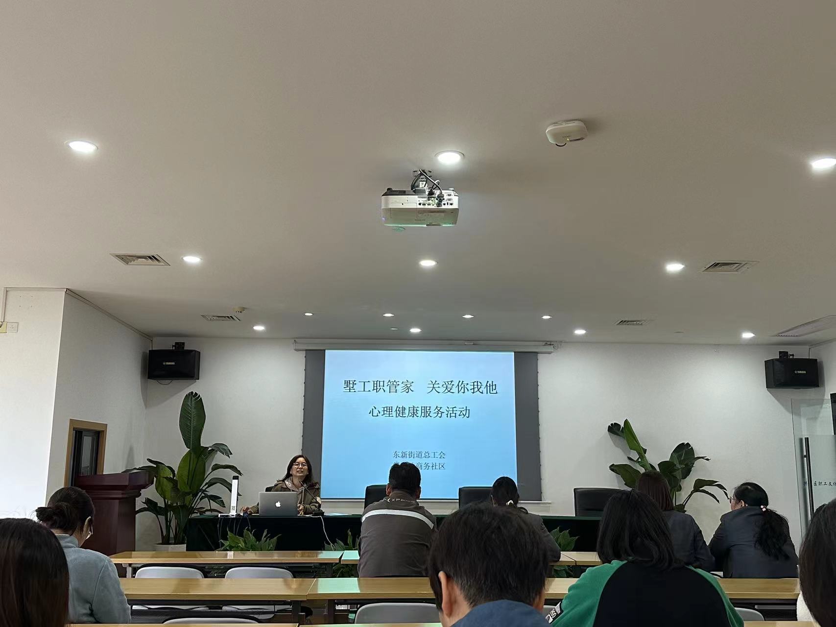 水晶城参与墅工职管家—生理；逝嘌