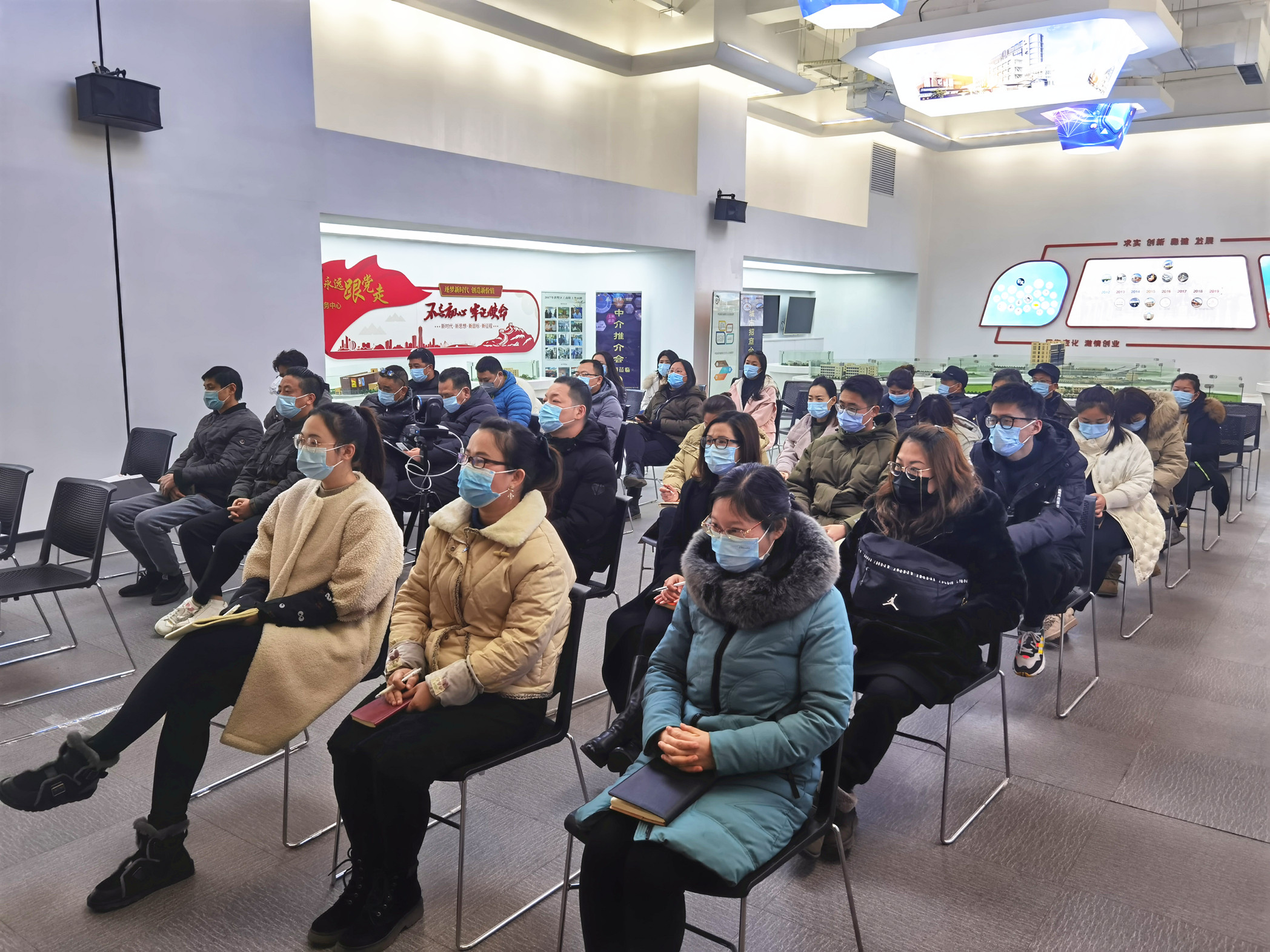 新指标 新起航——j9国际站备用文创集团召开2021年第一次员工大会