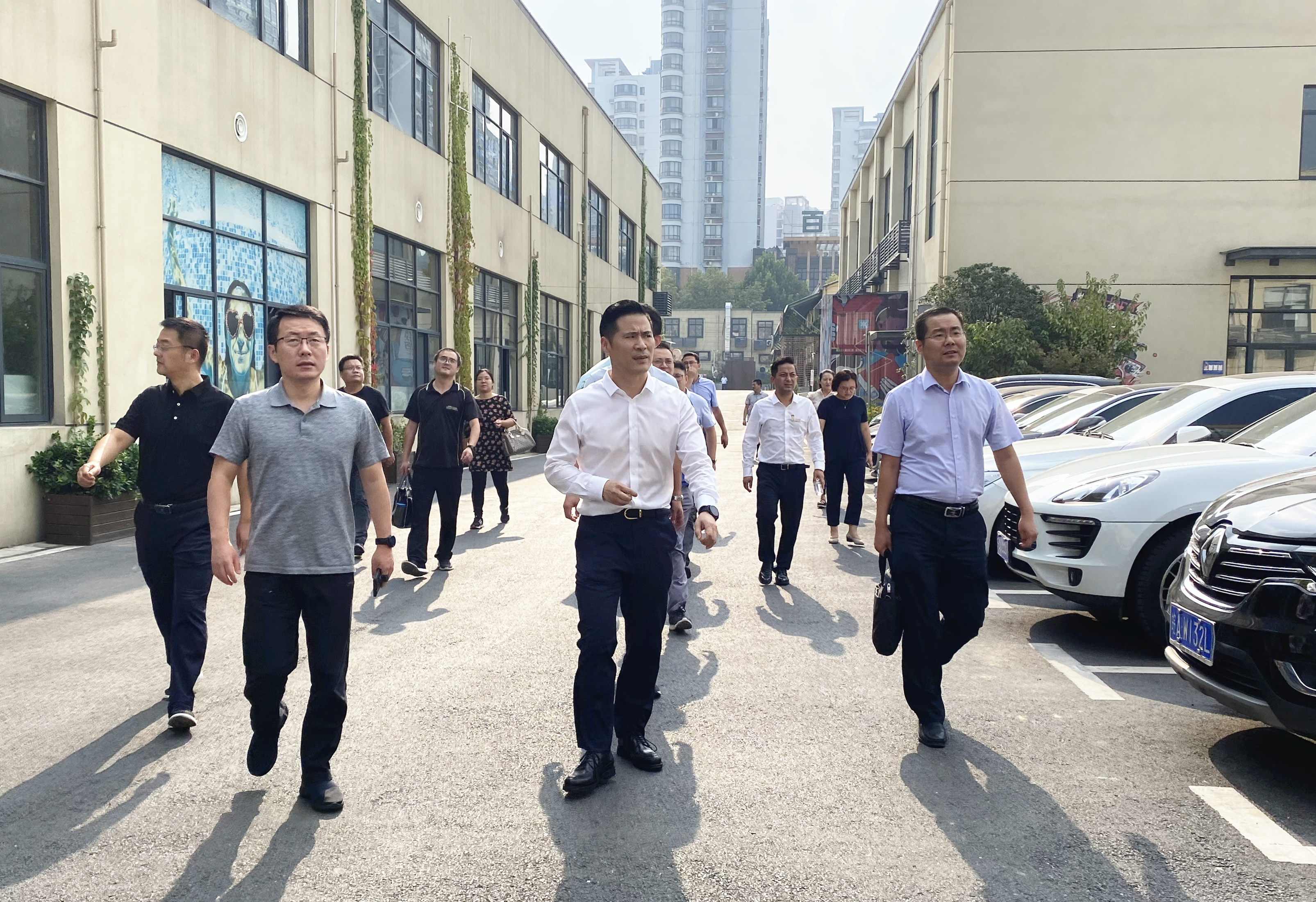 庐阳区委副书记、区长陈伟一行 莅临庐阳j9国际站备用文创园调研