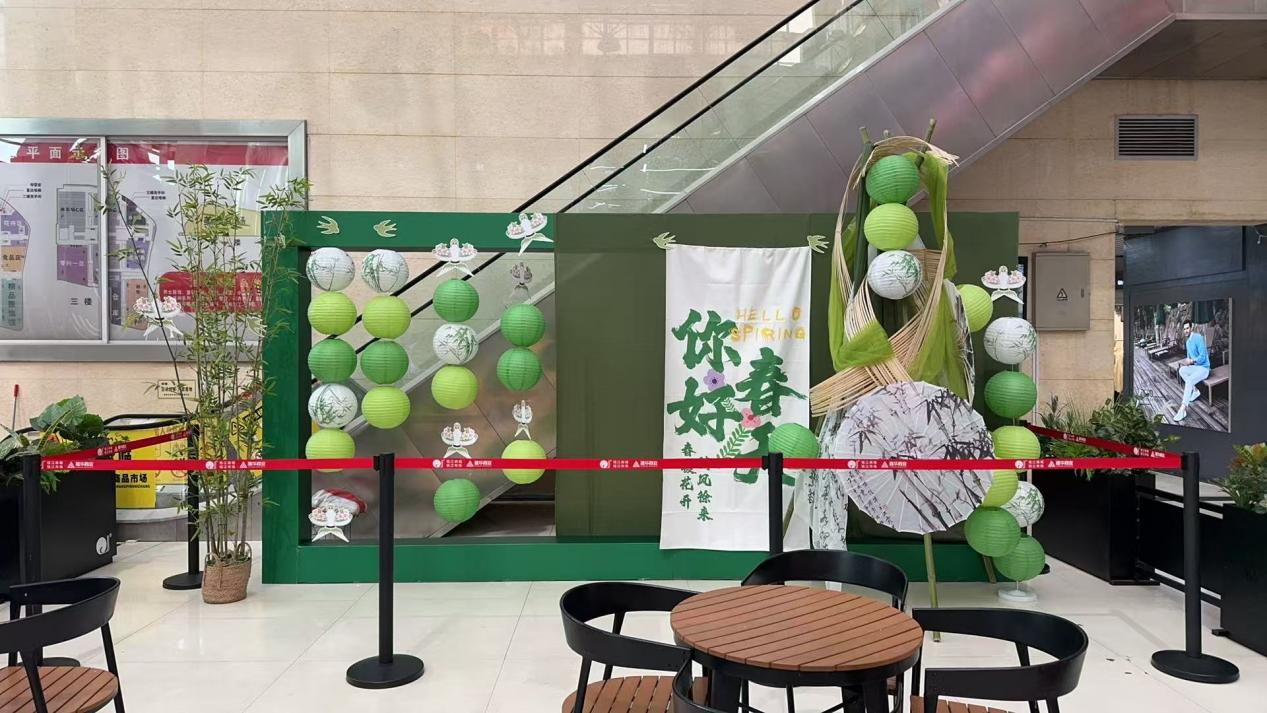 钱江商城焕新颜，春日美陈显活力