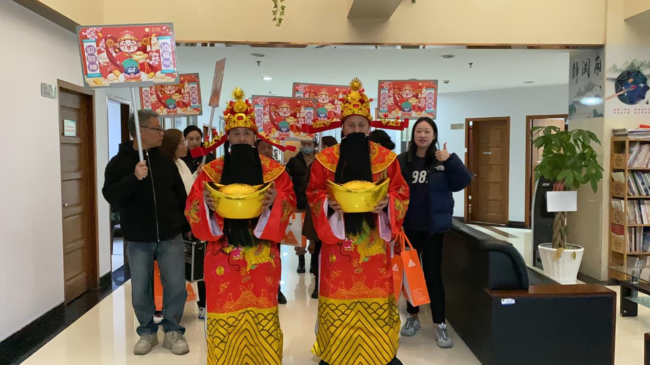正月十五元宵到，财神到来，请接福！