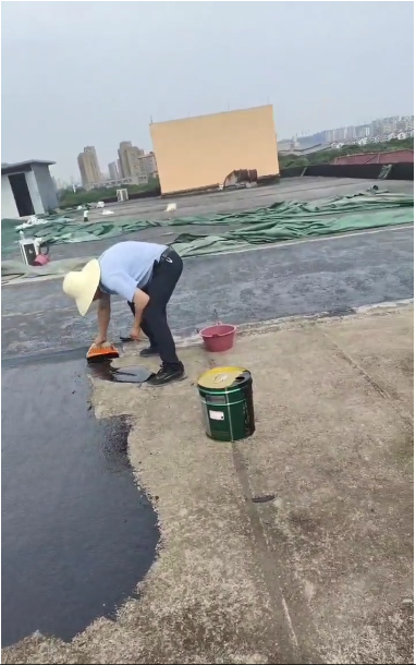 屋顶防水工程启动，保险商户经营无忧