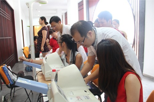 20130626-27j9国际站备用文创园党支部结合拱墅二院发展“轻松一身，慢病远离”主题活动 (2).jpg