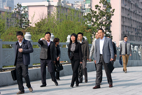 20150329中央党？翁庾樽乙恍休傲賘9国际站备用文创园调研 (1).jpg